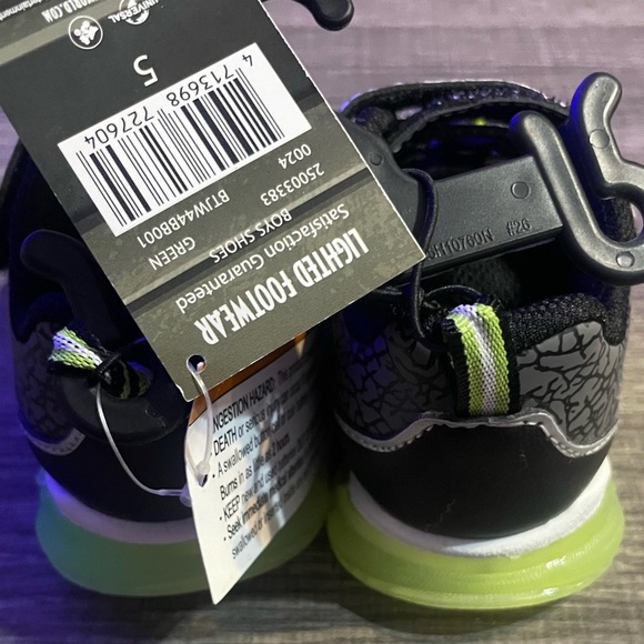 2 pairs of Toddler Boy’s size 5 light-up sneakers! NWT! - Picture 11 of 14